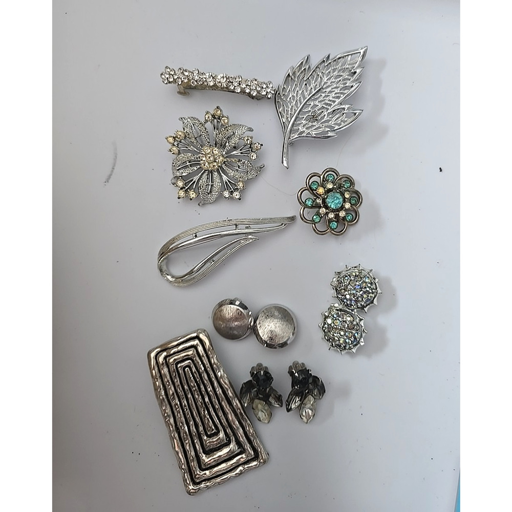 Lot of Vtg‎ Silver Tone Rhinestone Brooches & Clip-On Earrings Fashion Jewelry
